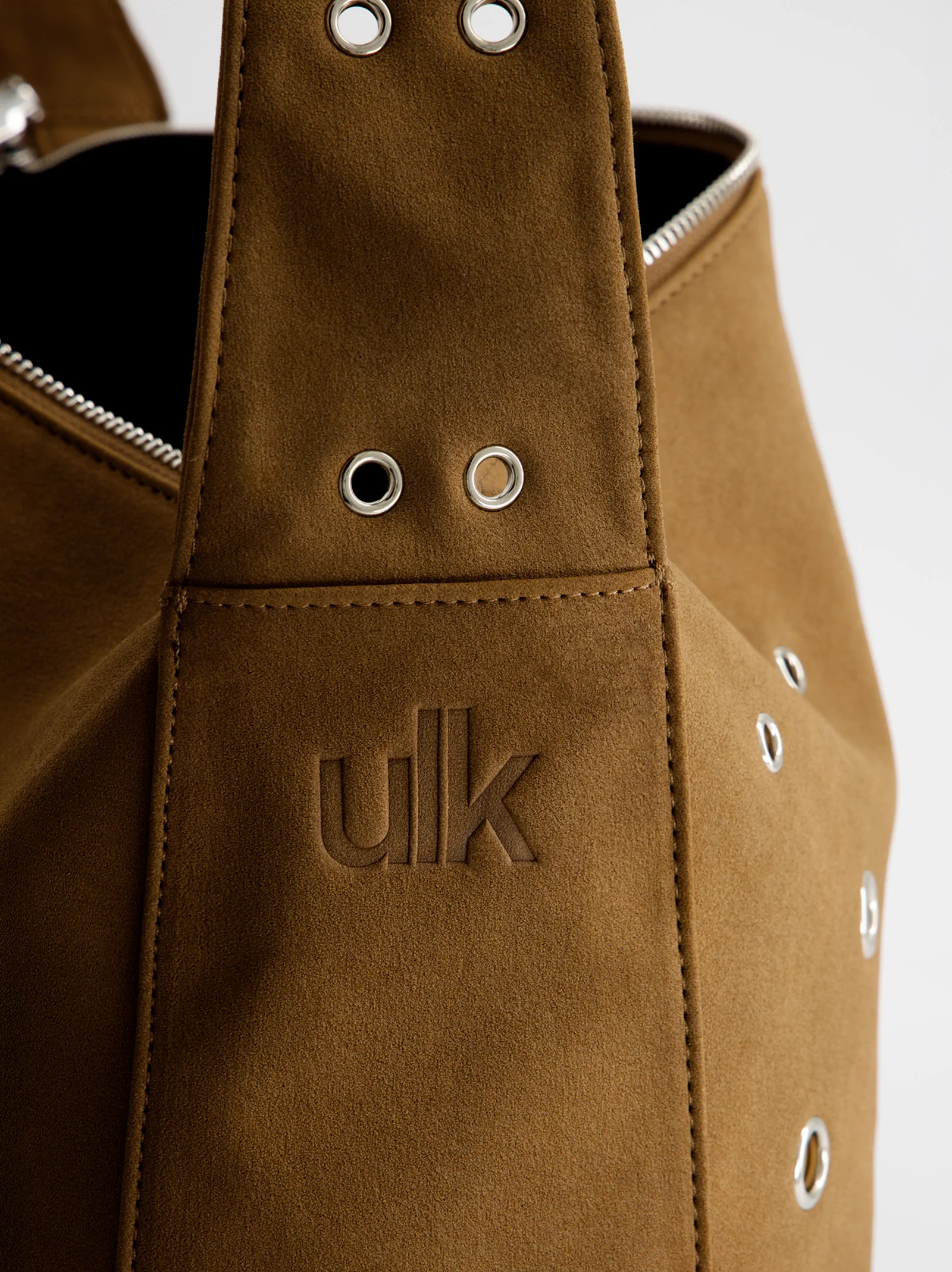 Bolso de hombro con tachuelas - ULK Rory - Image 4