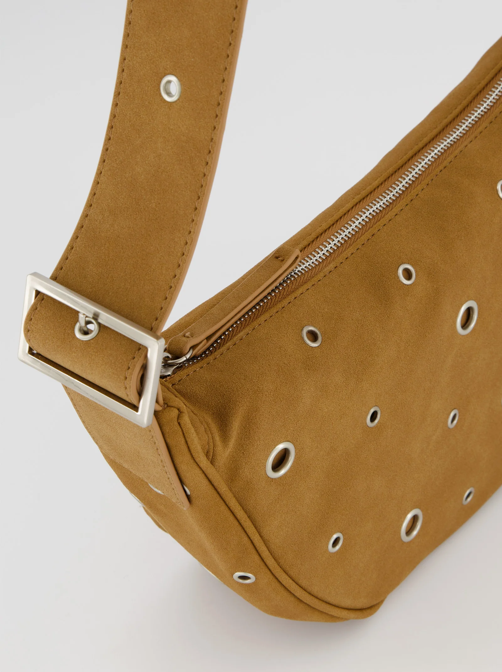 Bolso de piel con arandelas - Sandi - Image 5