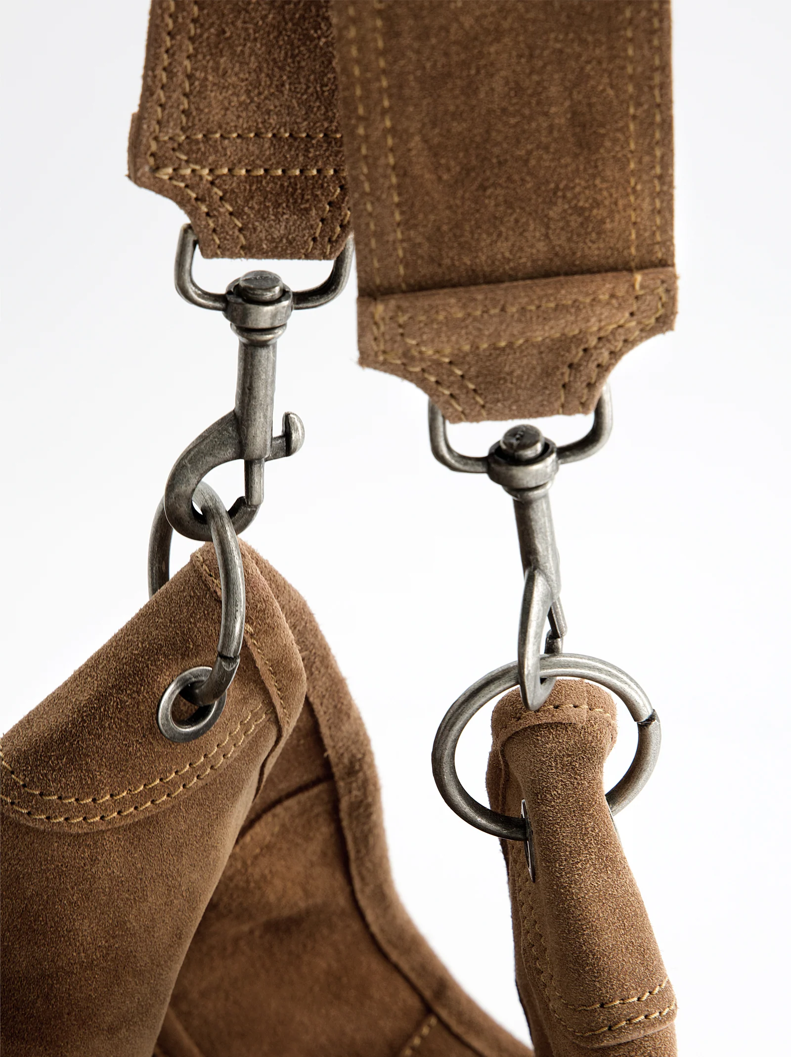 Bolso hobo en ante con mosquetones - Apris - Image 4
