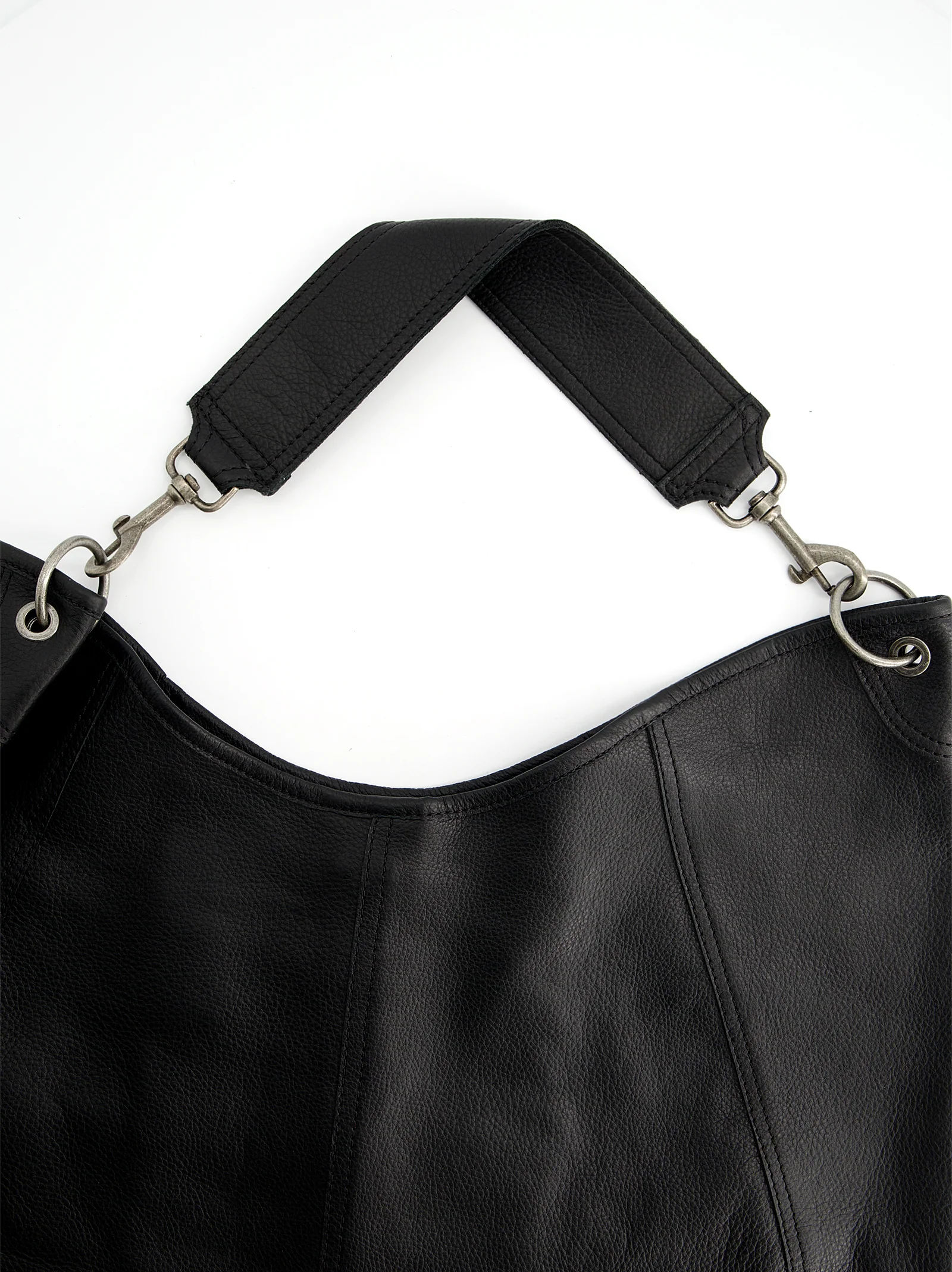Bolso hobo en piel con mosquetones - Apris - Image 4
