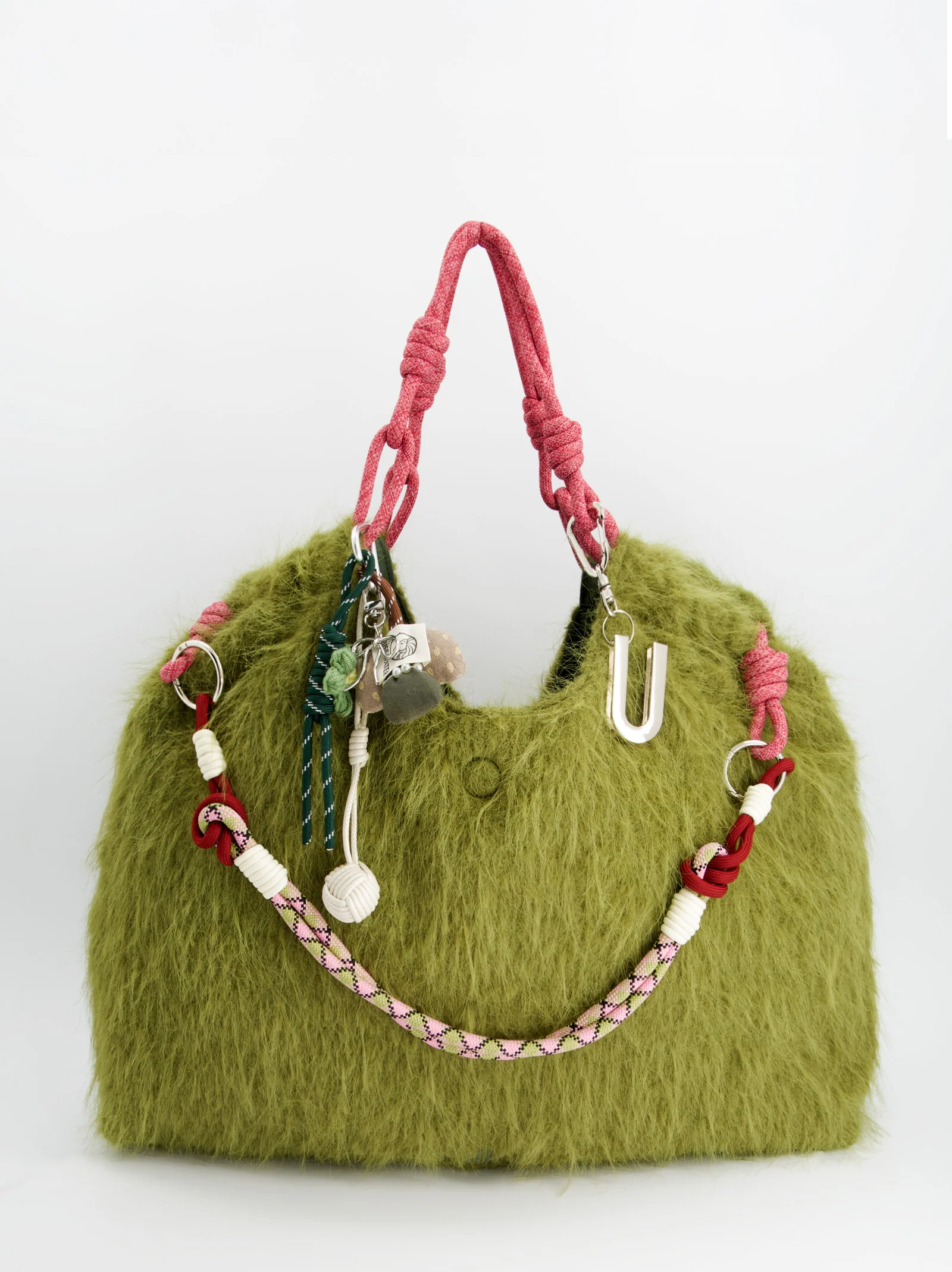 Bolso tote de pelo con charms - ULK Fuzzy
