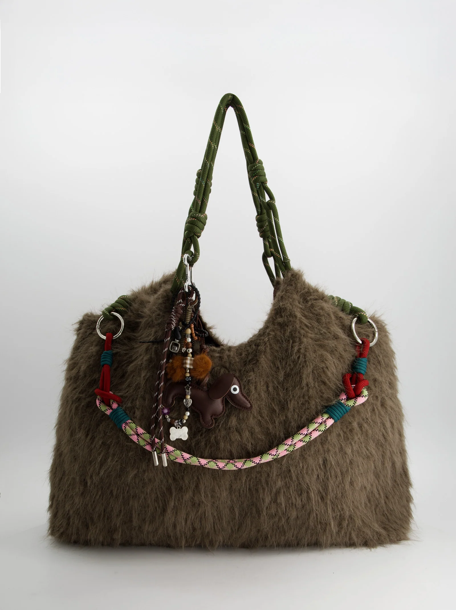 Bolso tote de pelo con charms - Fuzzy