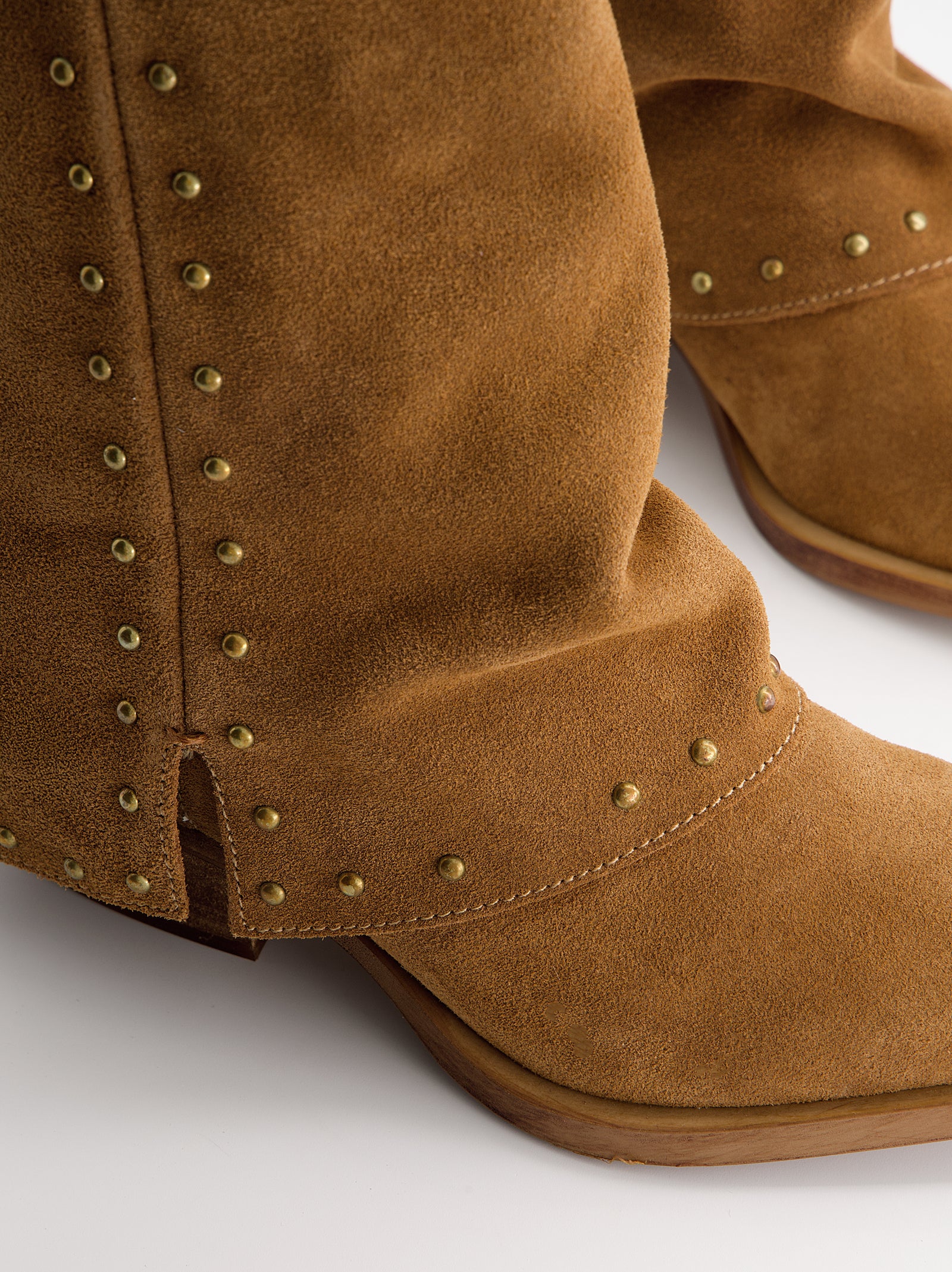 Botines cowboy de ante con tachuelas - Conar - Image 4
