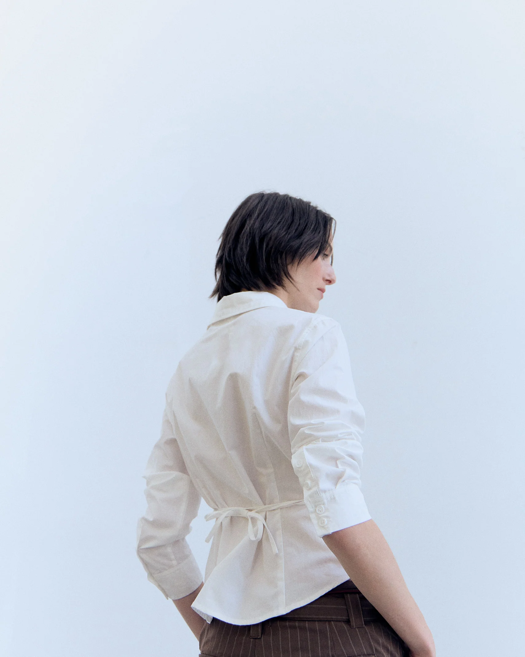 Camisa blanca con ajuste trasero - Mirae