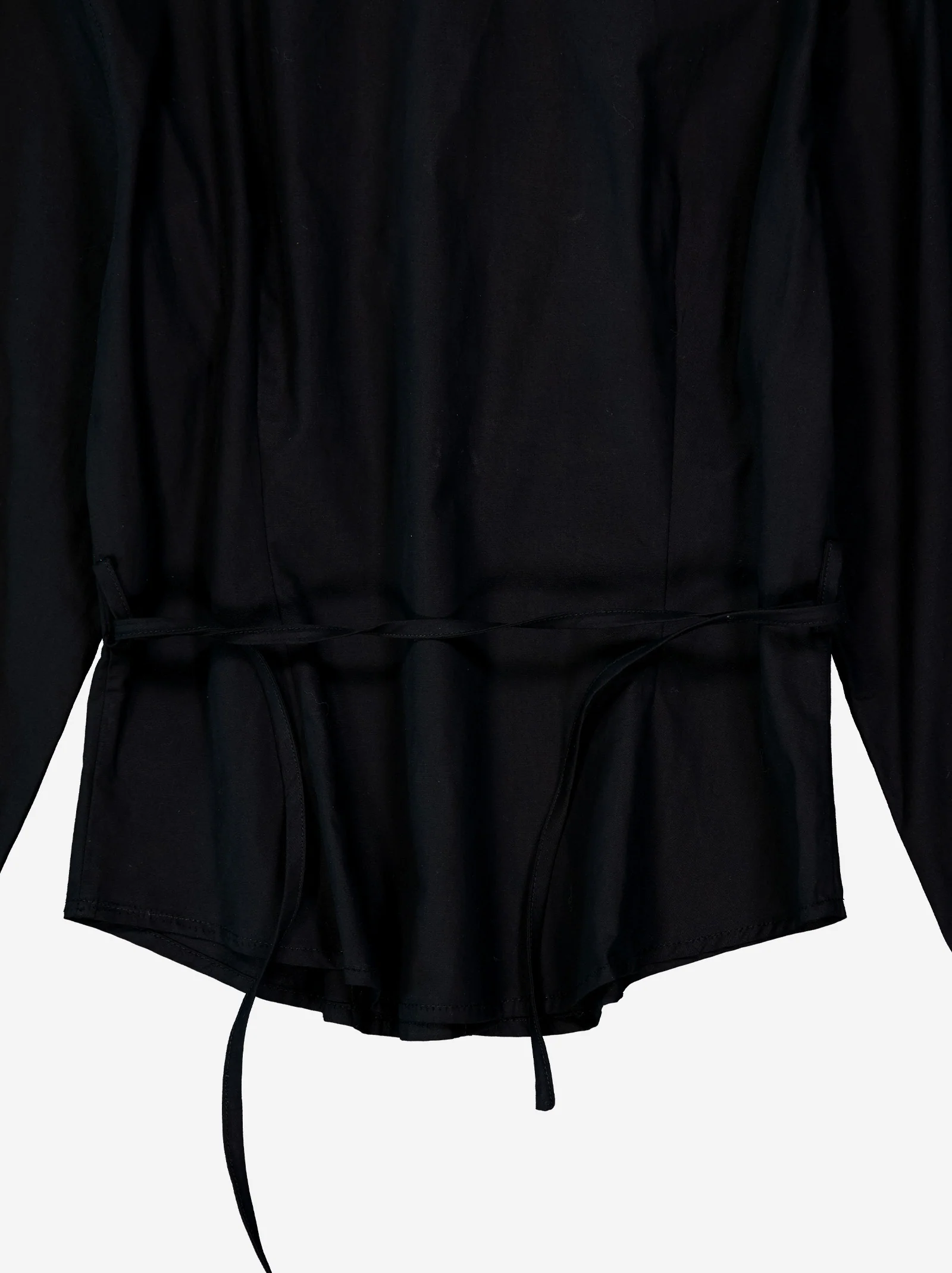 Camisa negra con ajuste trasero - Mirae - Image 7