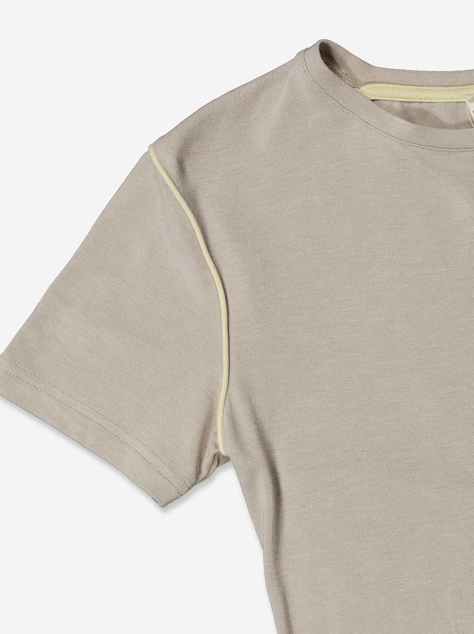 Camiseta beige con detalle de vivos en contraste - Mani - Image 5
