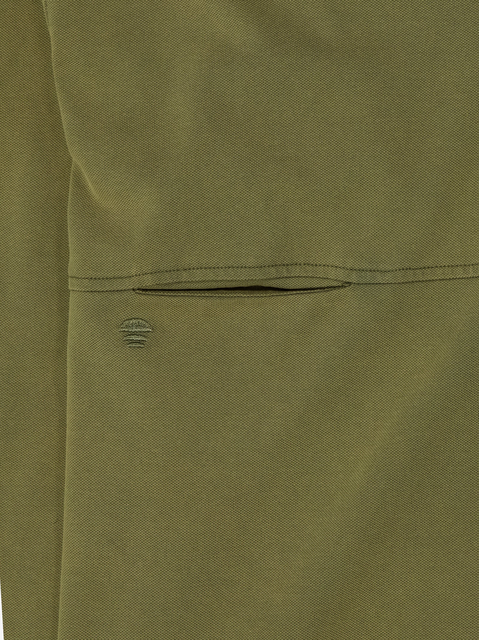 Camiseta verde con cuello abierto y detalle frontal - Poku - Image 4