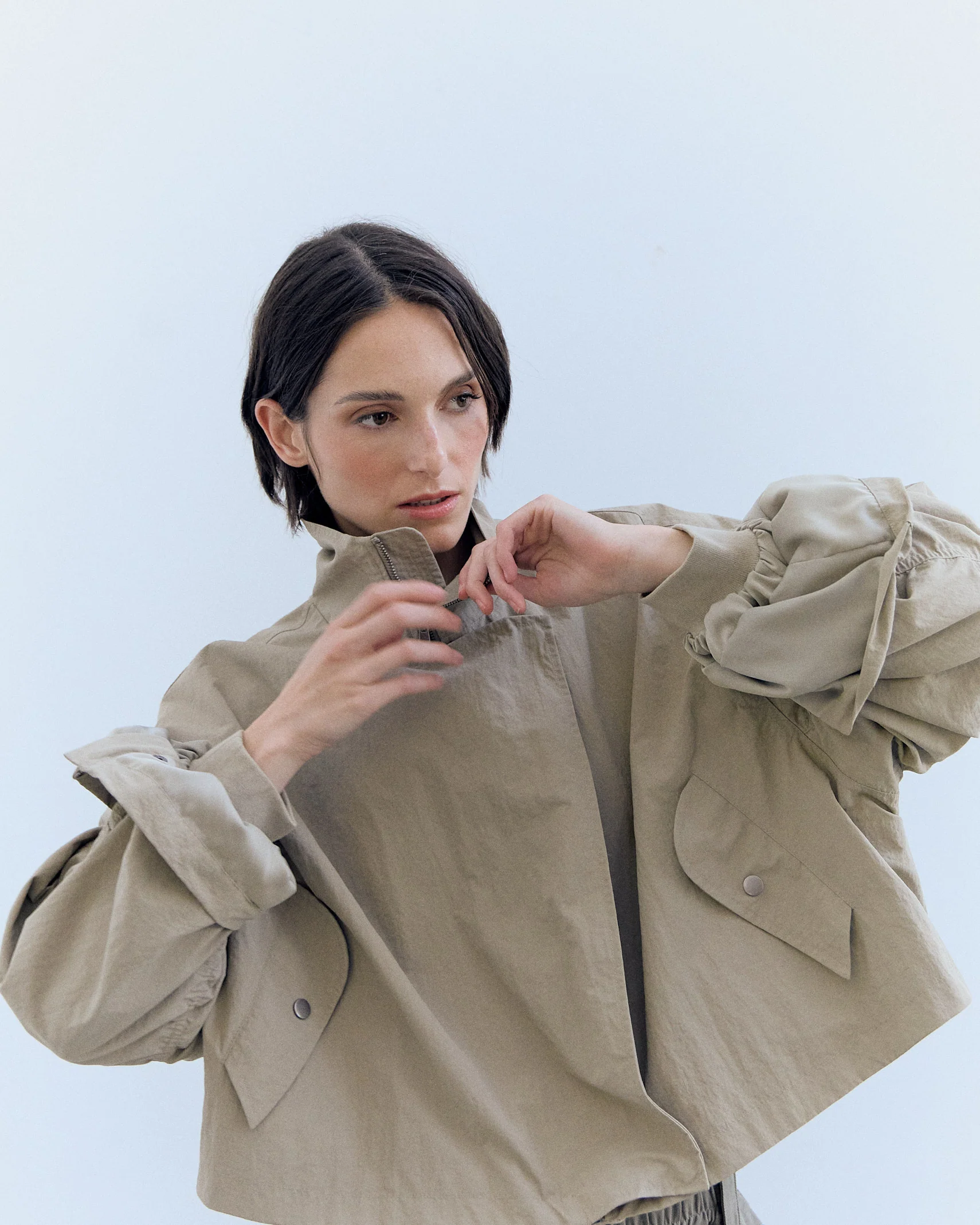 Chaqueta técnica de cuello alto con mangas fruncidas - Gemms