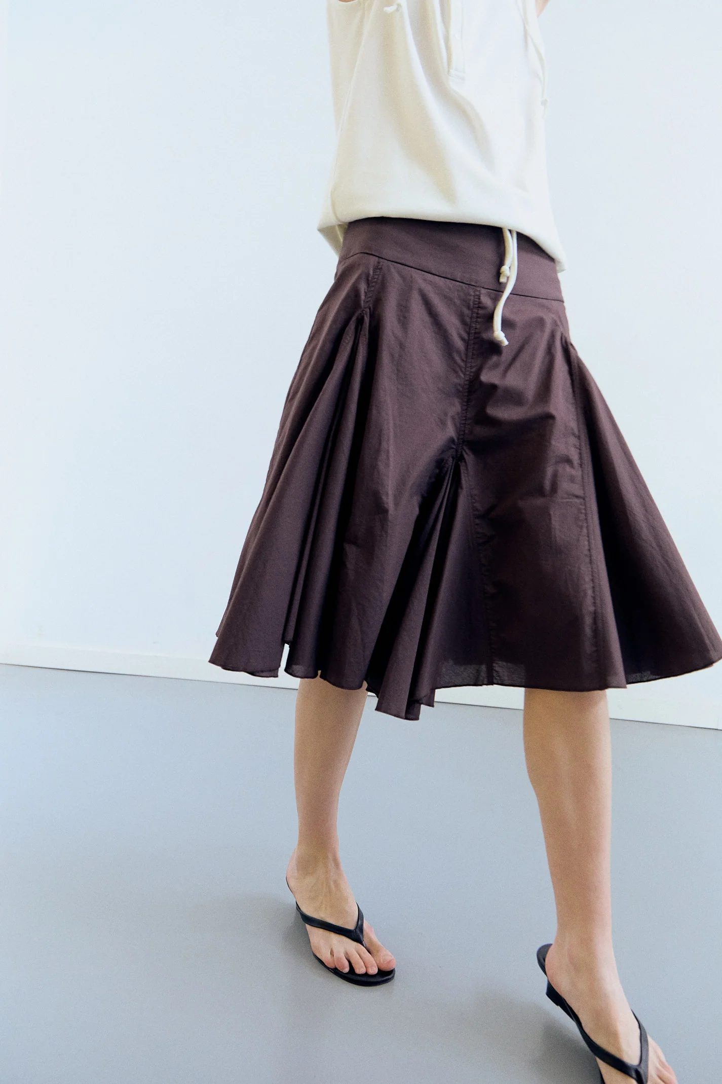 Falda midi con pliegues de vuelo - Carrie