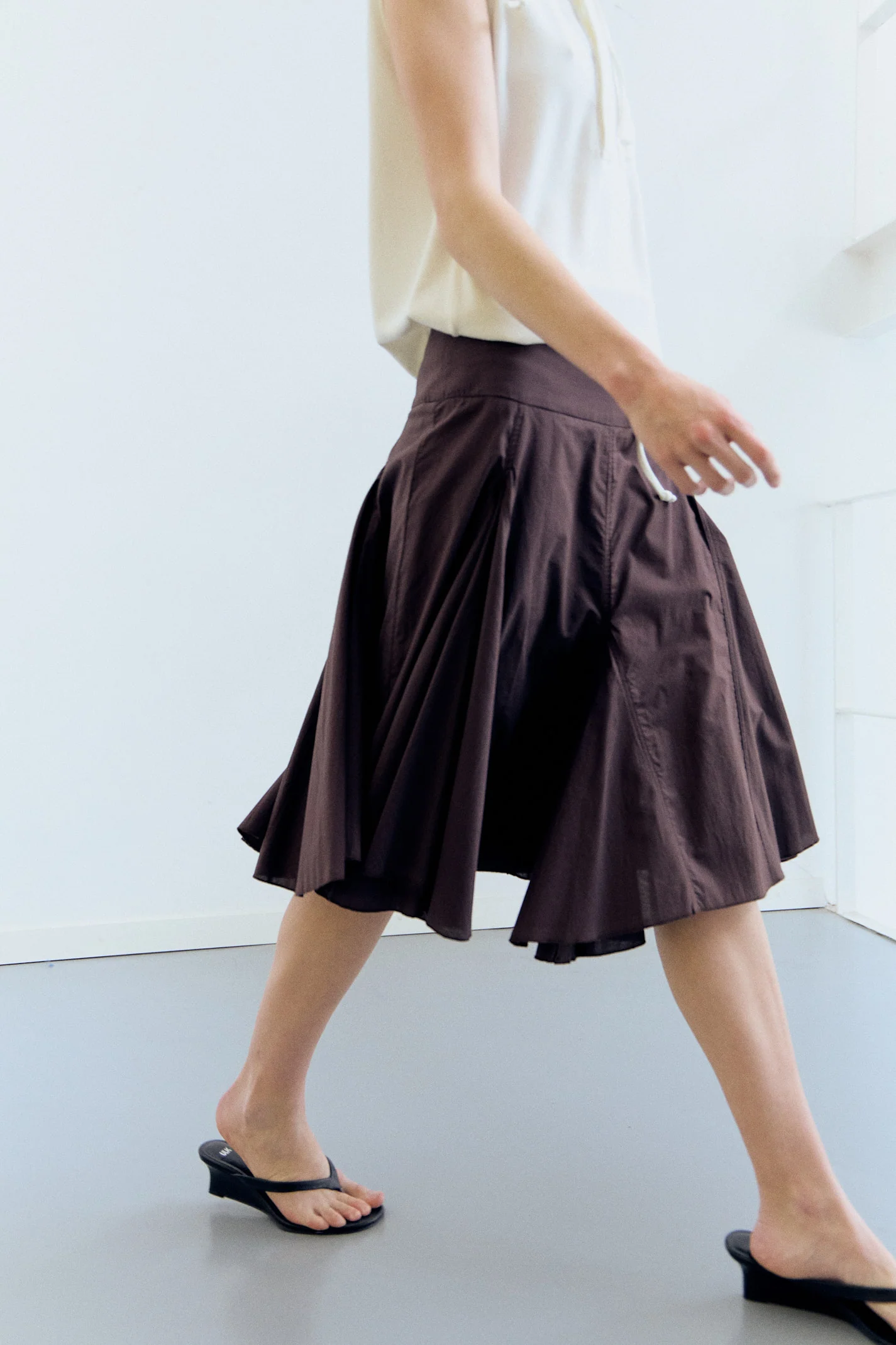 Falda midi con pliegues de vuelo - Carrie - Image 2