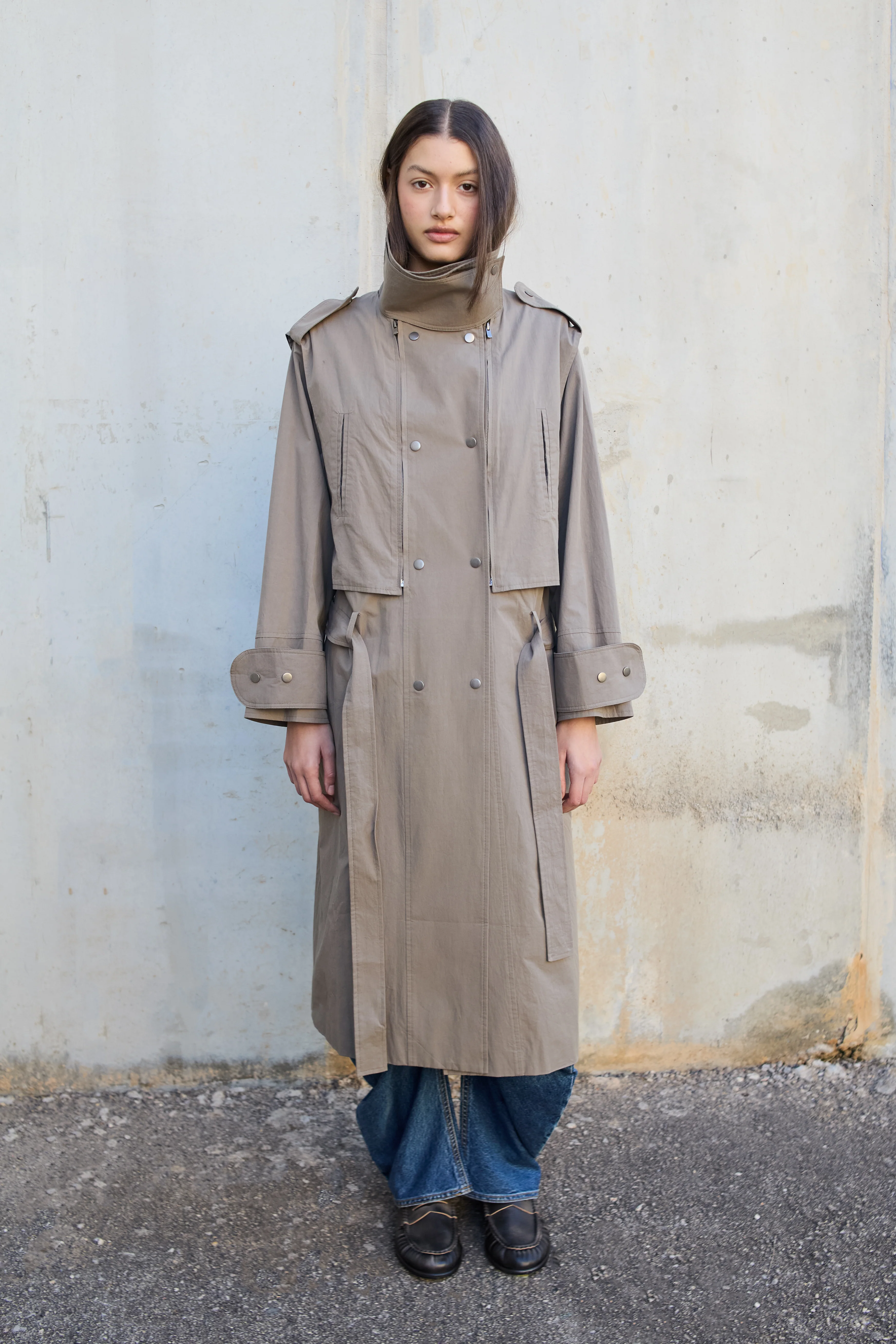Gabardina con panel superior transformable - Mawi