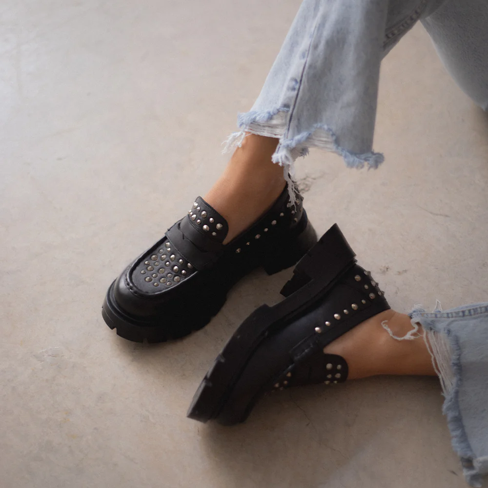 Musse & Cloud by Ulanka Efany – Mocasines con tachuelas