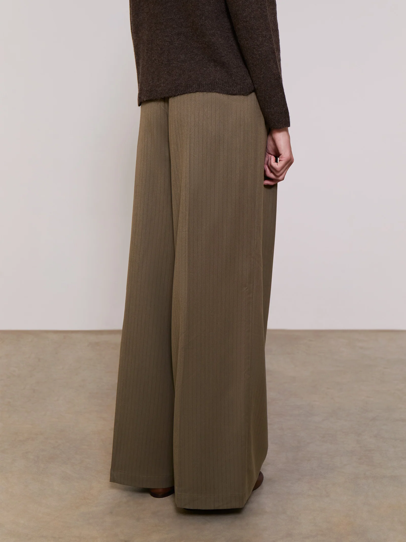 Pantalón fluido pinzas - ULK Emma - Image 5