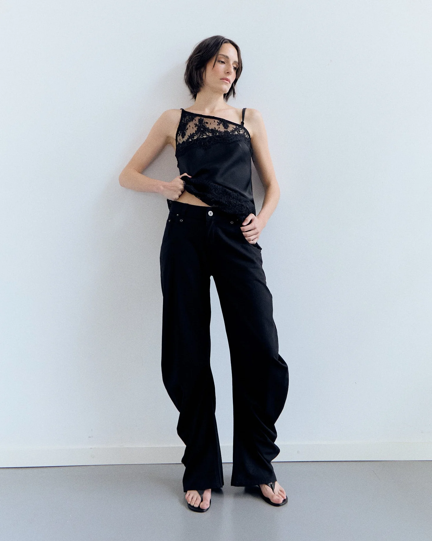 Pantalón pernera curva negro - Jones