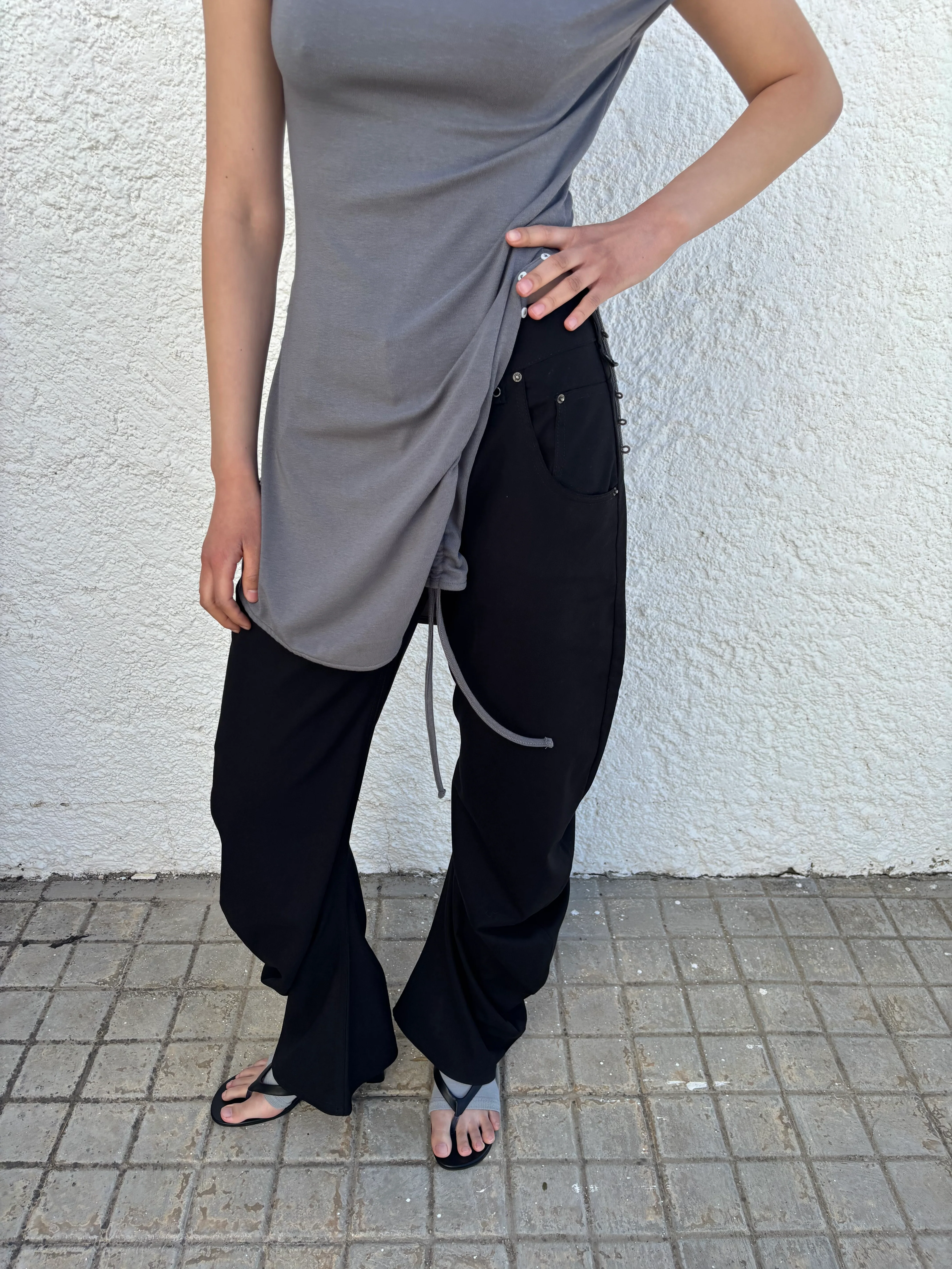 Pantalón pernera curva negro - Jones - Image 4