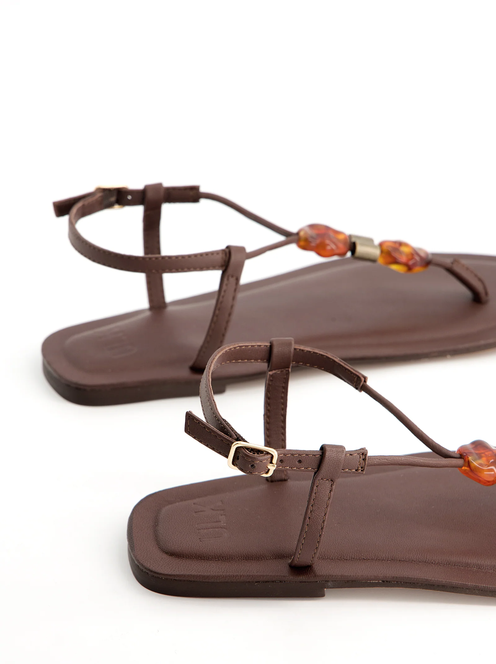 Sandalias de piel con cuentas - Arena - Image 5