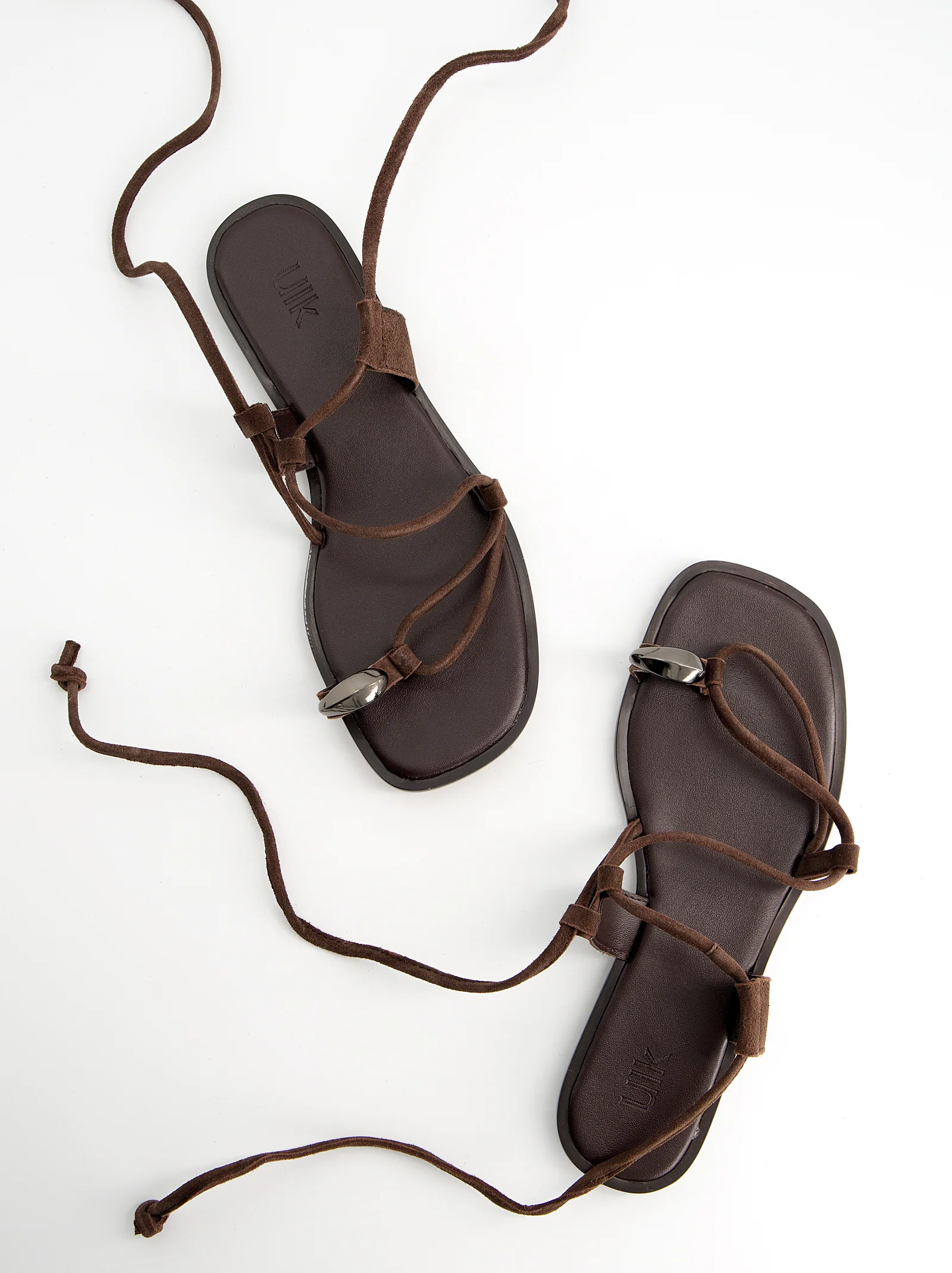Sandalias de tiras en ante con pieza metálica - Zura - Image 2