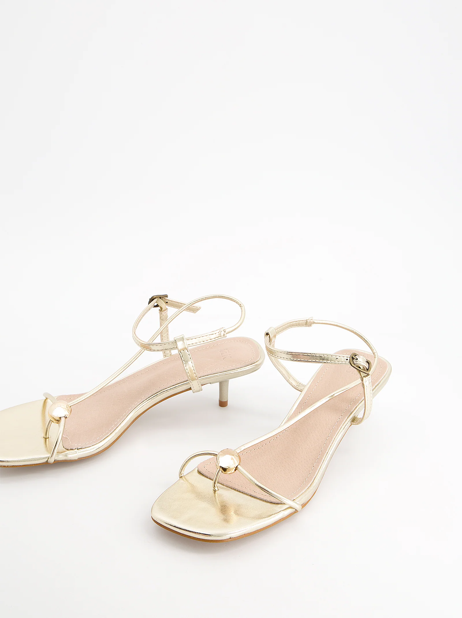 Sandalias doradas tiras finas tacón bajo - Bolly - Image 3