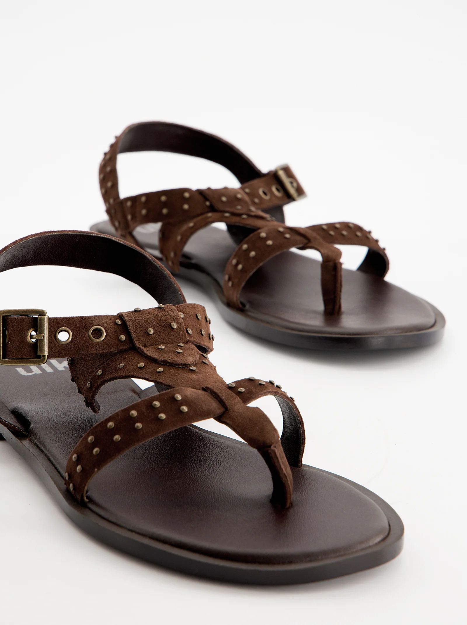 Sandalias planas de ante con tachas - Tine - Image 4