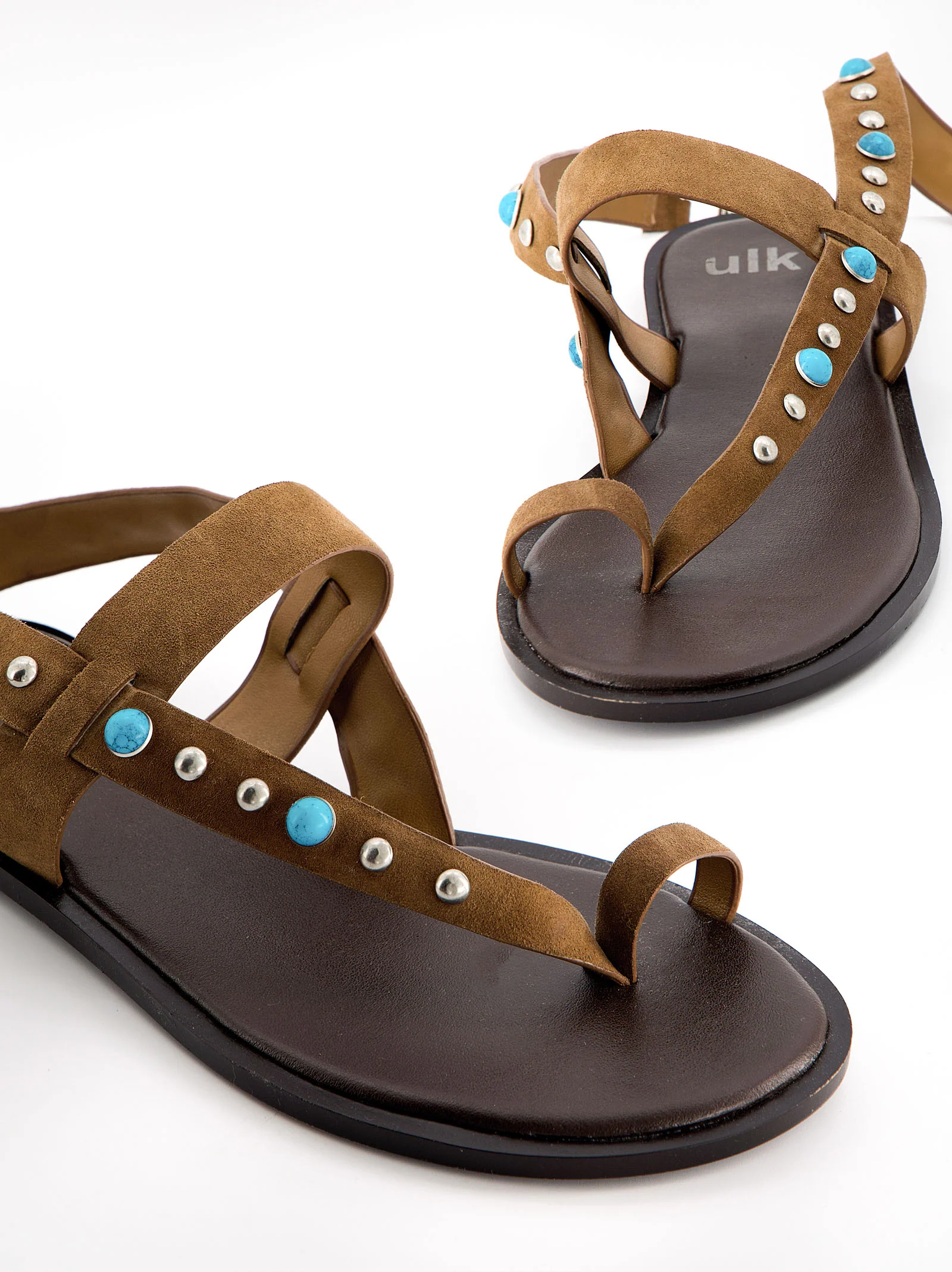 Sandalias planas de piel con remaches turquesa - Poman - Image 4