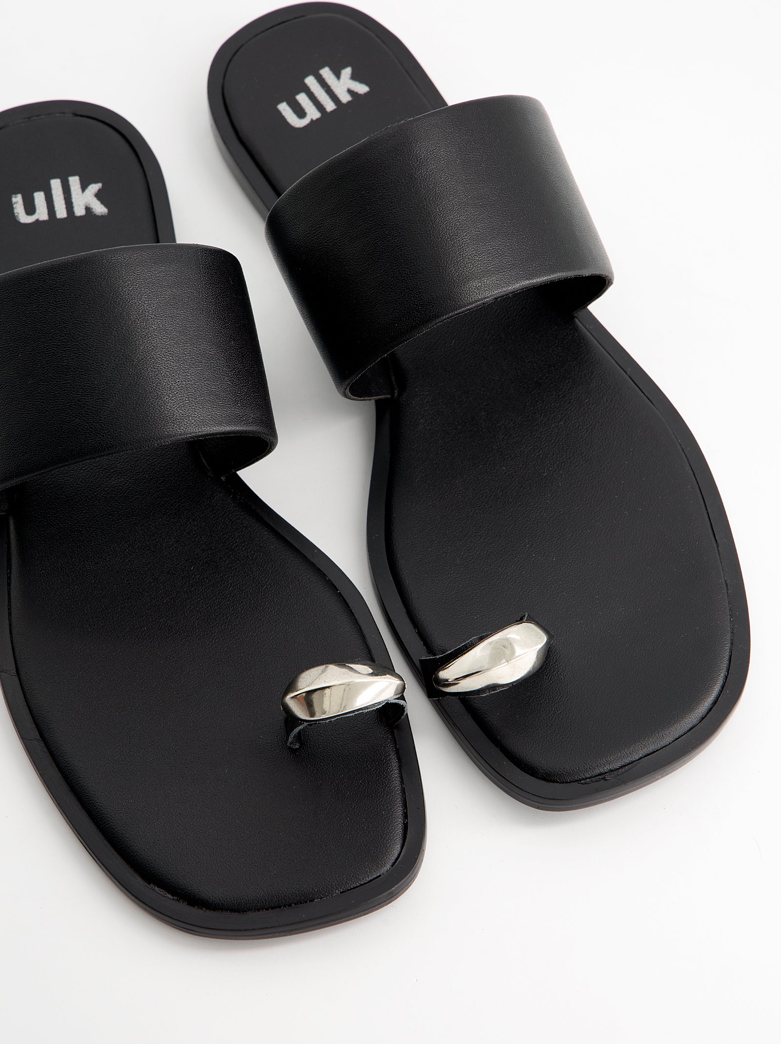 Sandalias planas de piel toe-ring negras - Fraser - Image 3