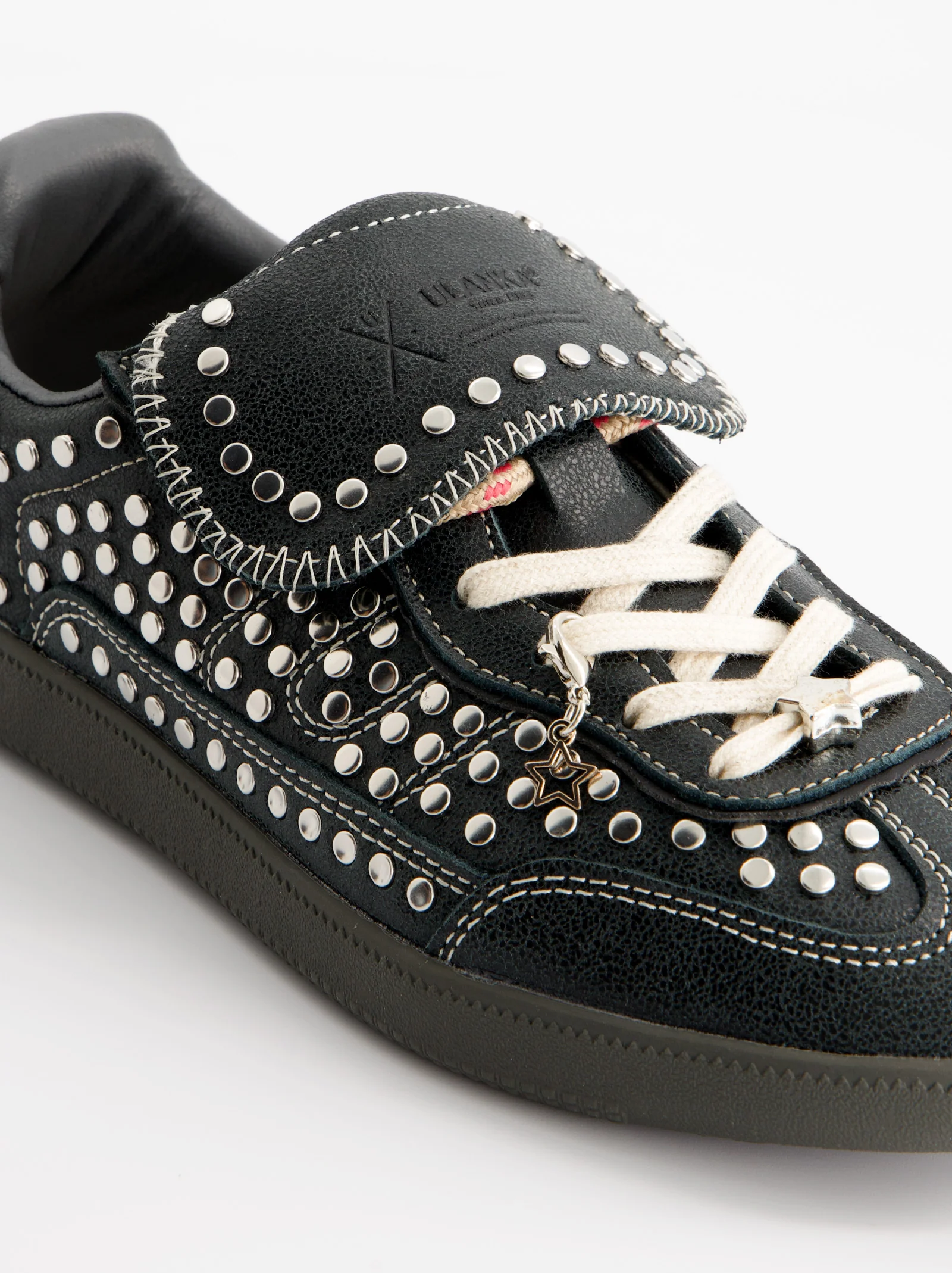 Zapatillas negras con tachuelas - ULK Chile - Image 3