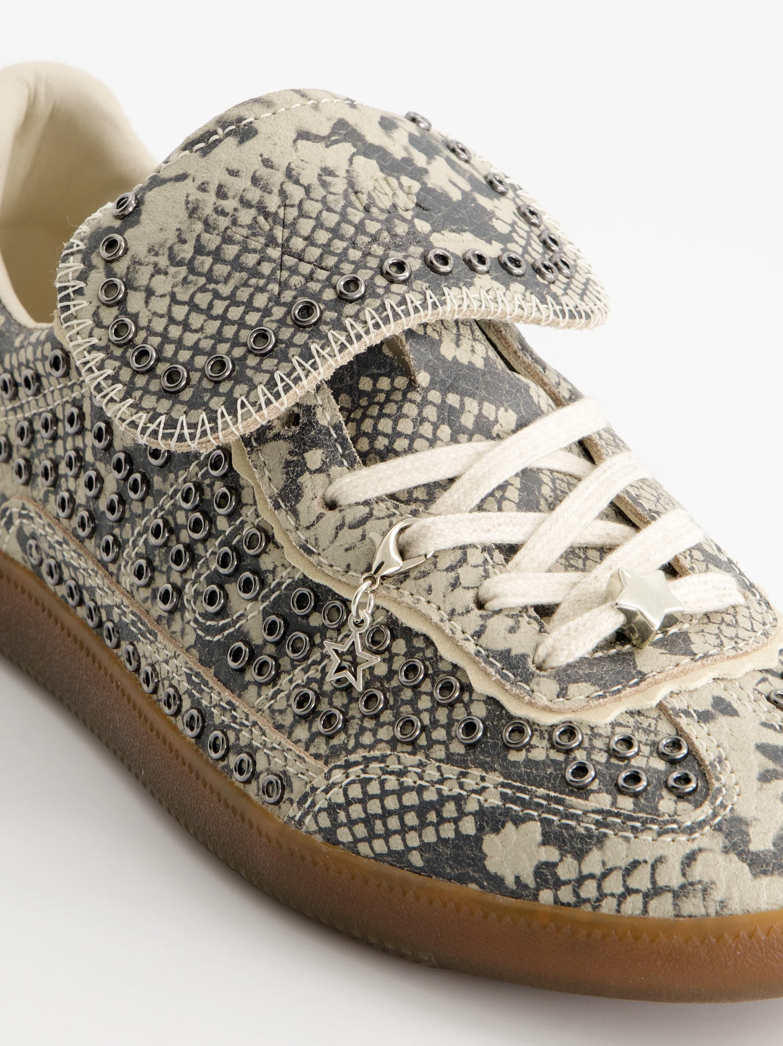 Zapatillas animal print con ojales metálicos - Chile - Image 4