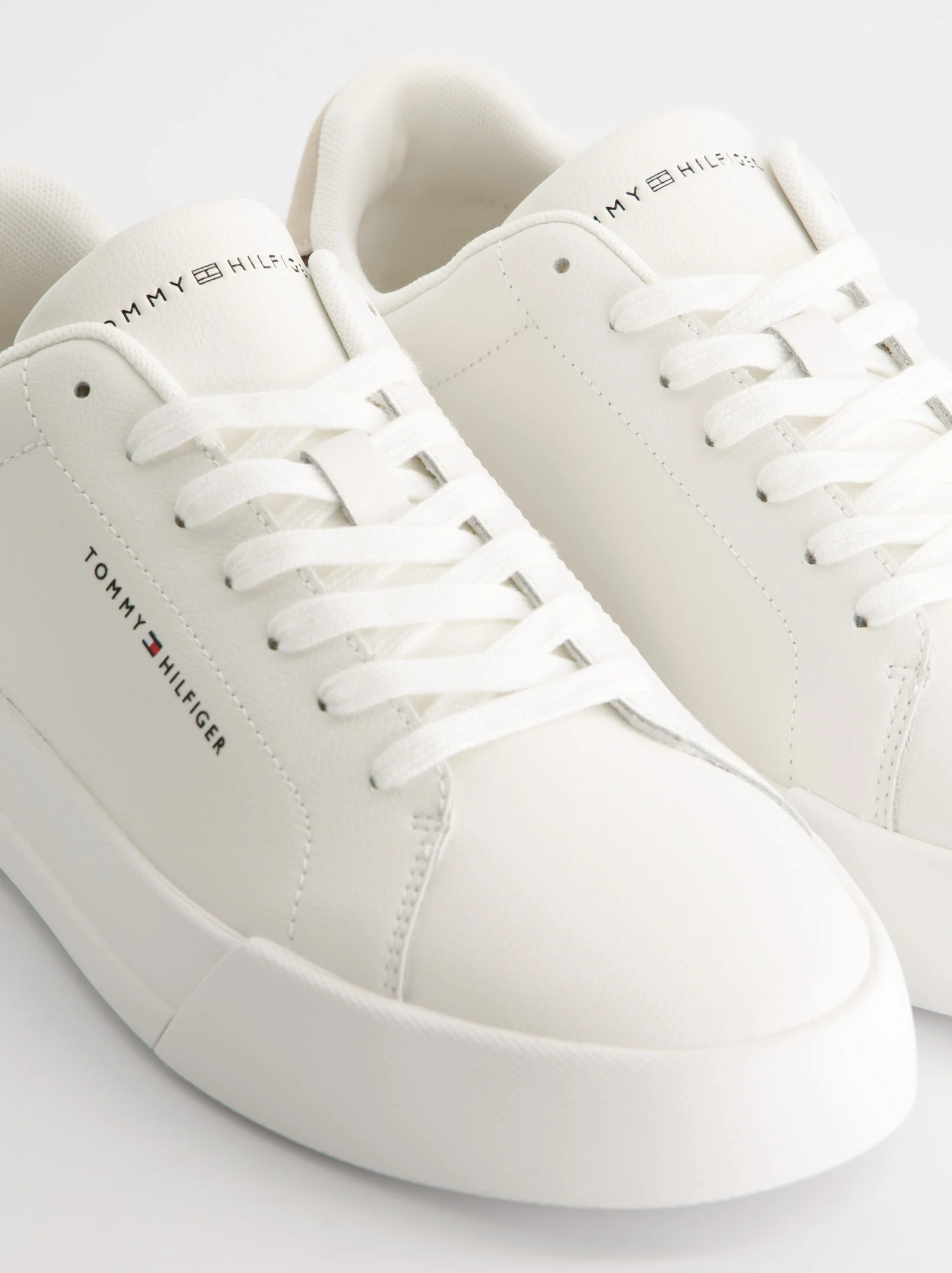 Zapatillas blancas de piel - Tommy Hilfiger Court - Image 4