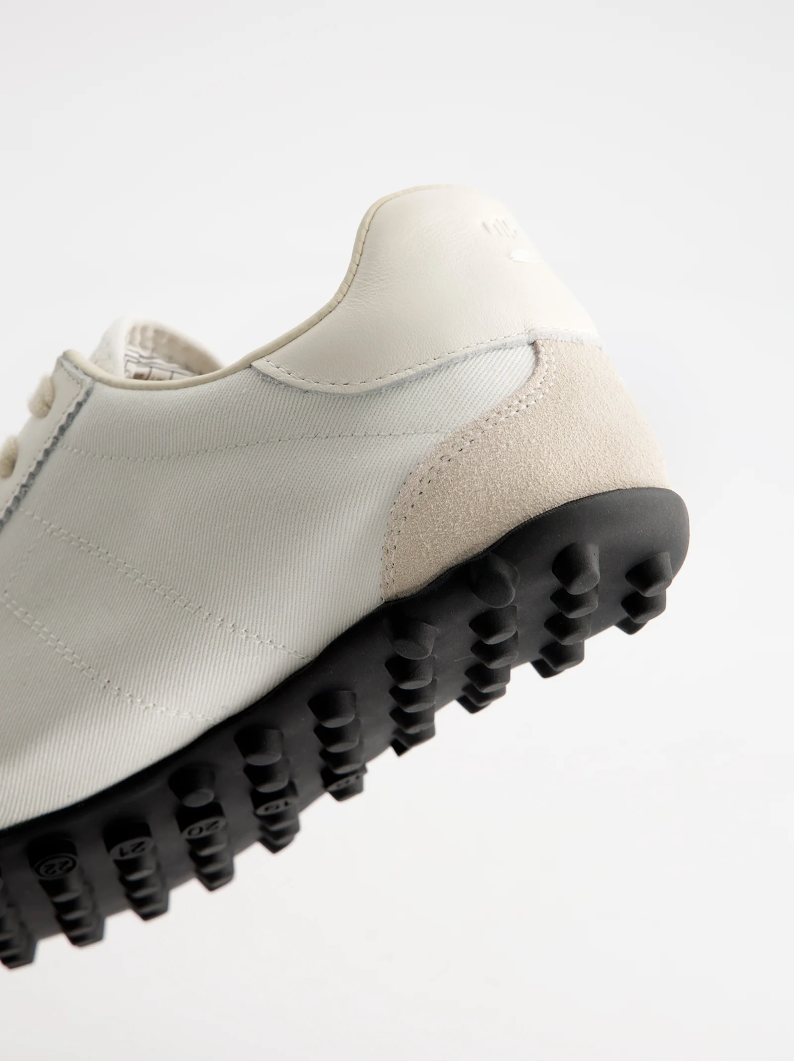 Zapatillas deportivas retro blancas - Novatta - Image 3