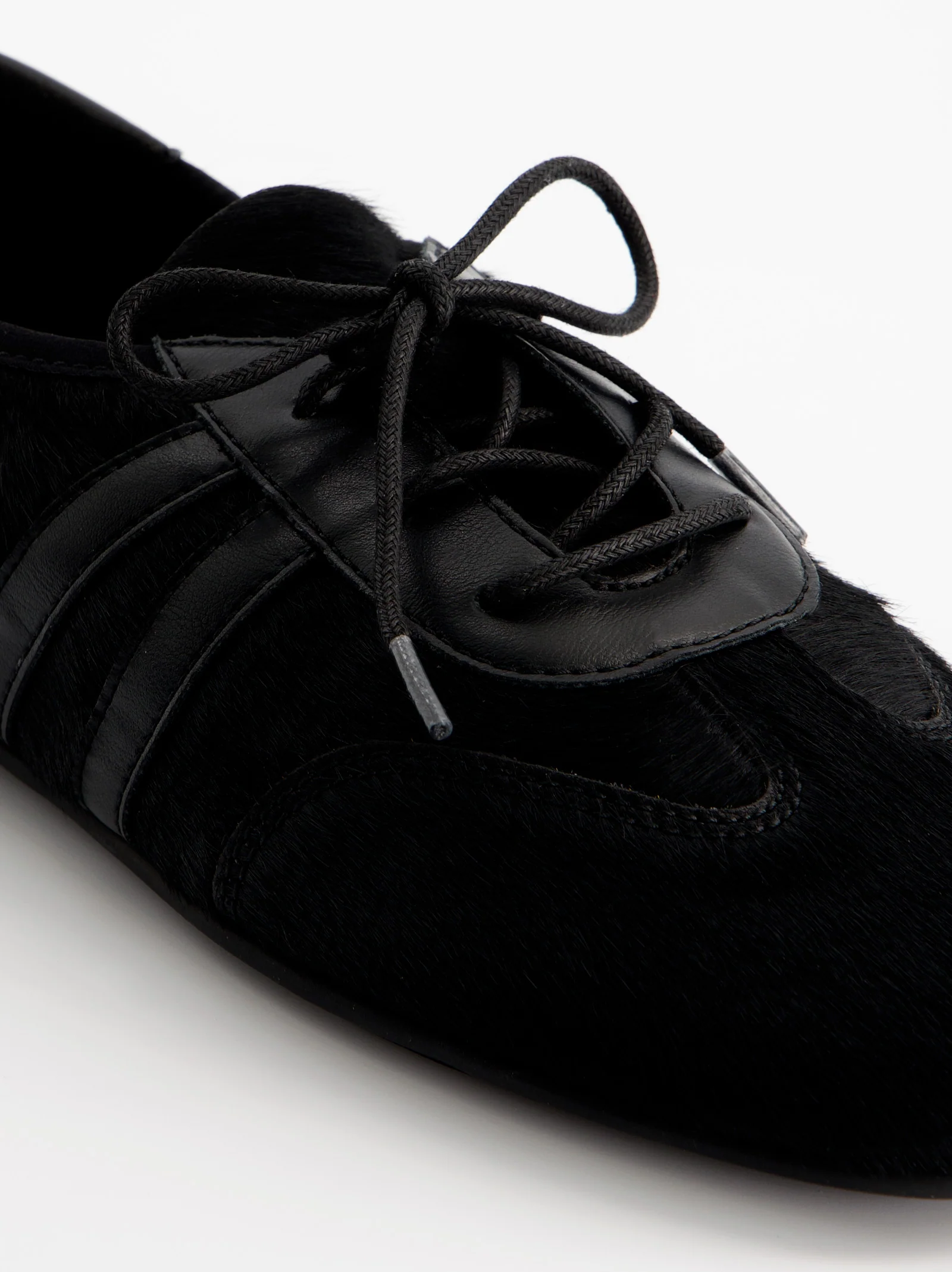 Zapatillas negras de pelo - ULK Lia - Image 3