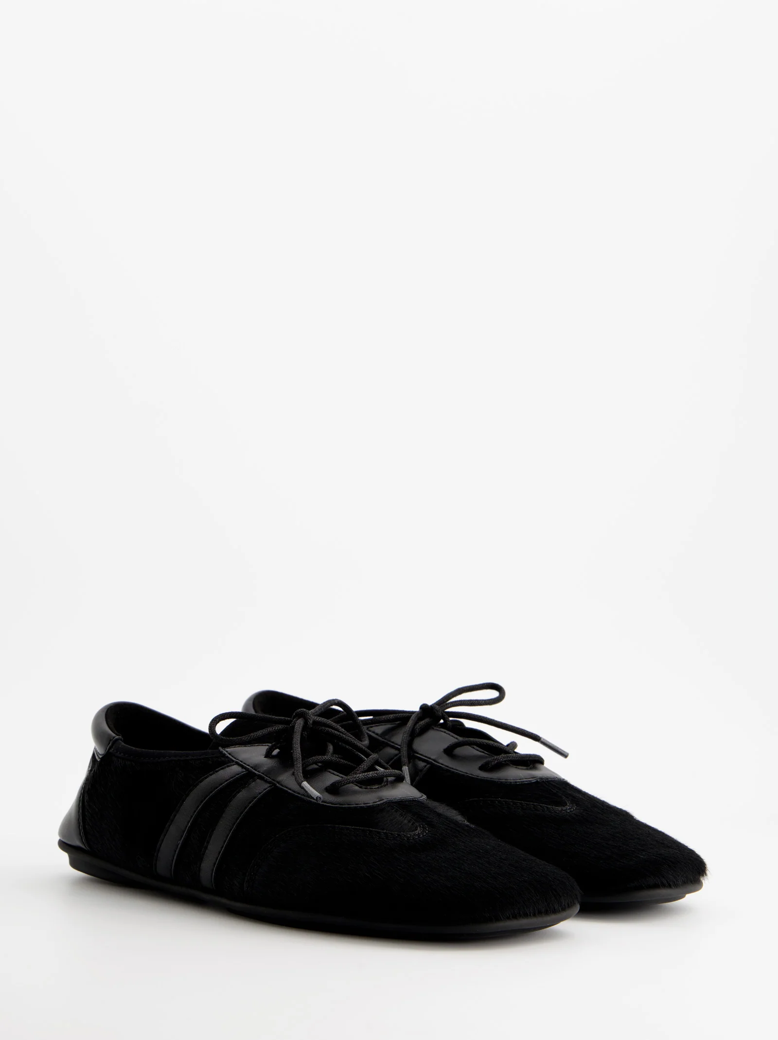 Zapatillas negras de pelo - ULK Lia - Image 4