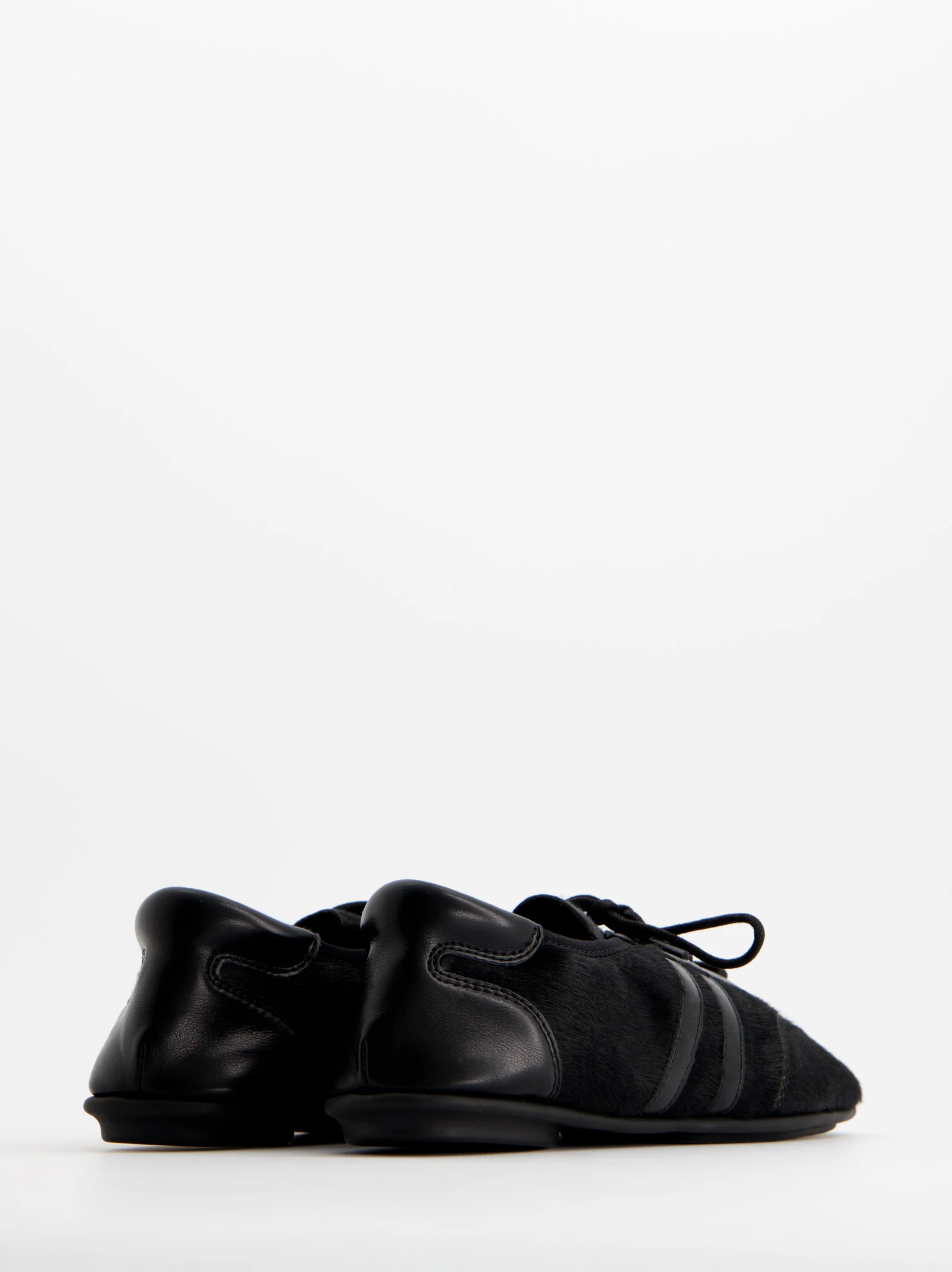 Zapatillas negras de pelo - ULK Lia - Image 5